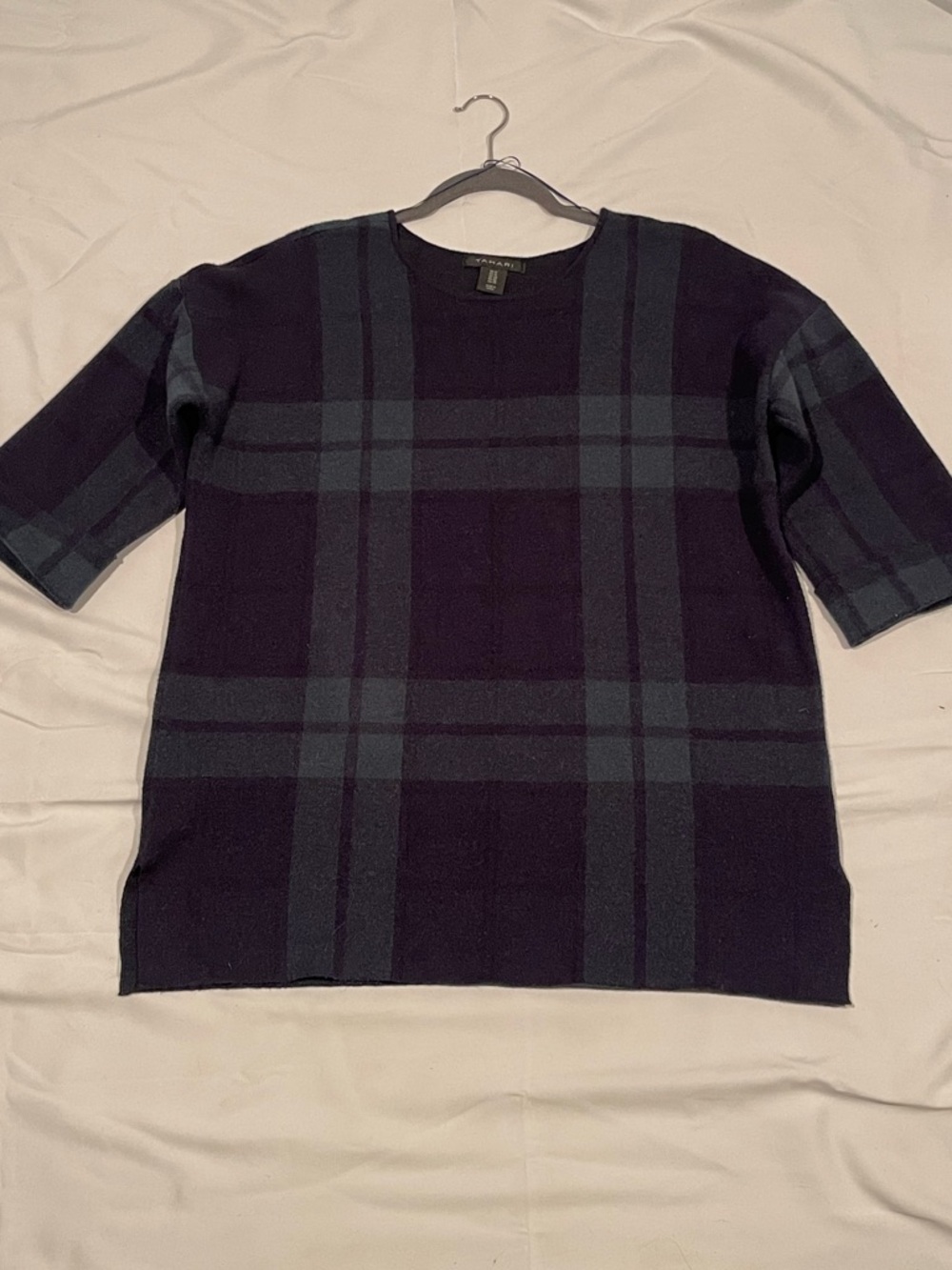 Tahari Navy and Green Crewneck Sweater Top